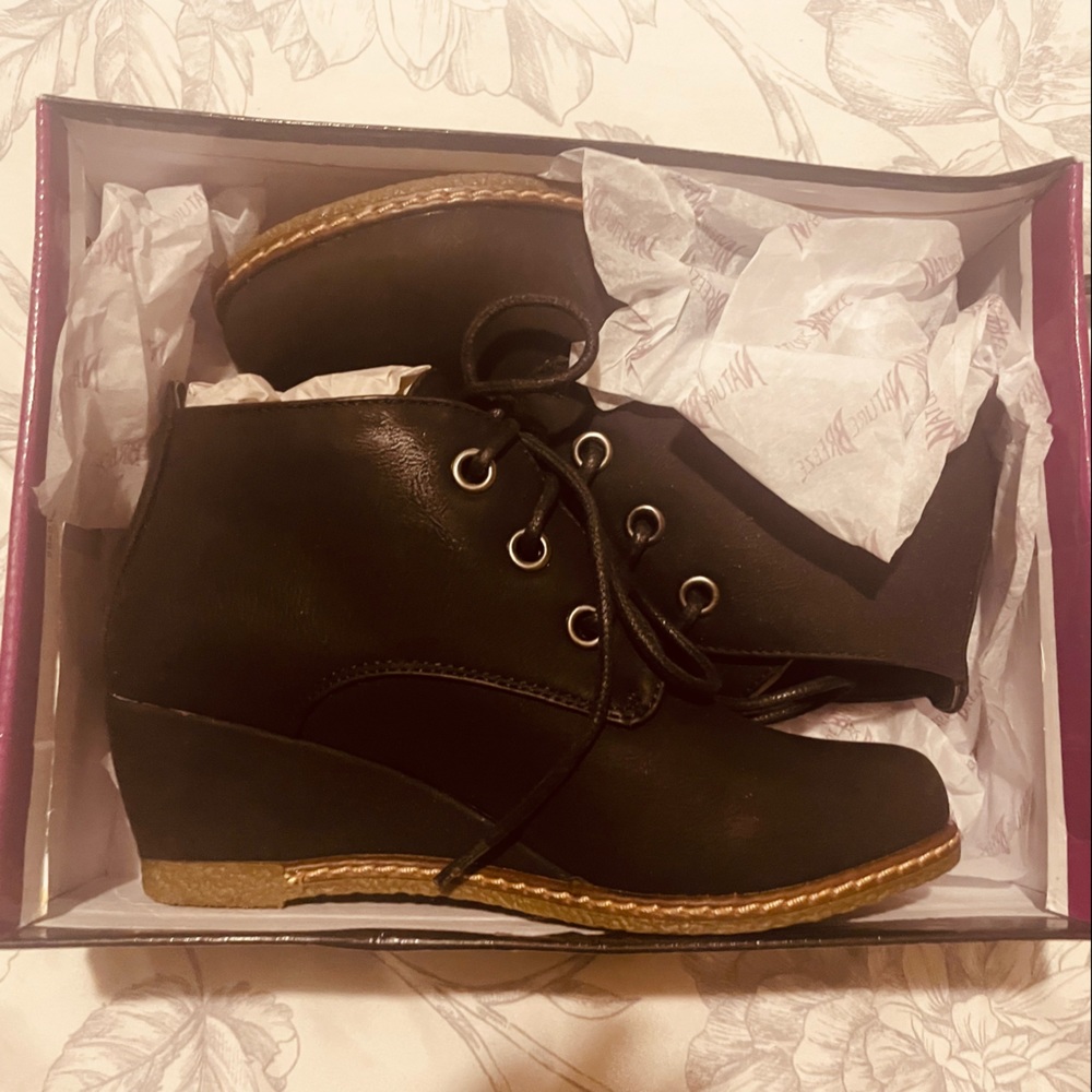 New on Nov nature breeze booties black size 6